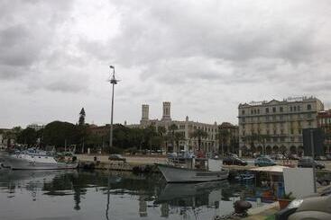 تختخواب و صبحانه Sardinia Domus