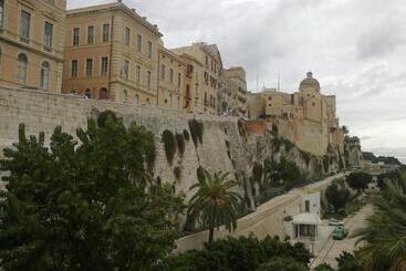 تختخواب و صبحانه Sardinia Domus