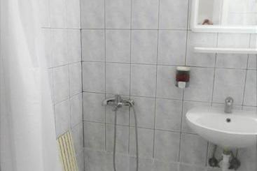 هتل Fivos   Hostel