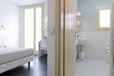 هتل 6 Porte Guesthouse