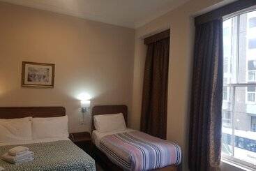 هتل Aberdeen House