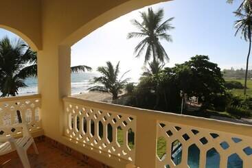 هتل Barefoot Beach Pad