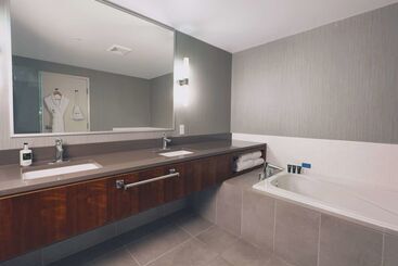Coast Coal Harbour Vancouver Hotel By Apa