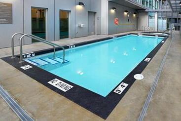Coast Coal Harbour Vancouver Hotel By Apa