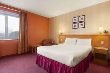 هتل Days Inn Stevenage North