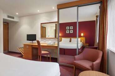 هتل Days Inn Stevenage North