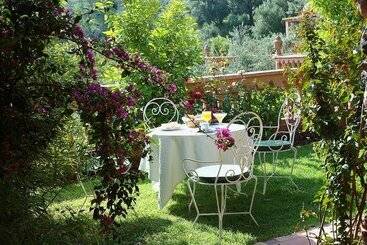 هتل Domaine De La Roseraie Resort