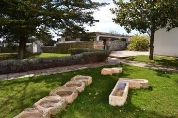 هتل Relais Masseria Villa Cenci