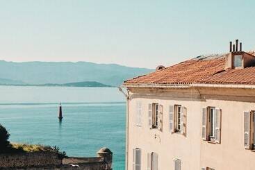 هتل San Carlu Citadelle Ajaccio