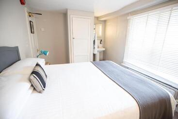 هتل Tower House Guest House