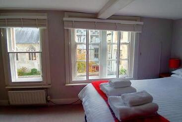 هتل Tower House Guest House