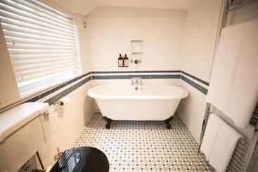 هتل Tower House Guest House