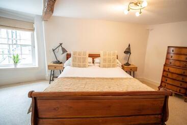 هتل Tower House Guest House