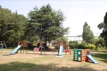 هتل Westhill Country