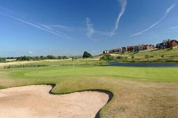 Wychwood Park Hotel And Golf Club