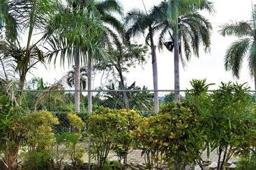 استراحتگاه Tropical Casa Laguna
