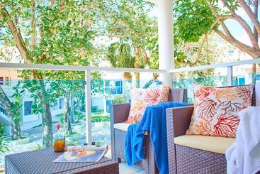 استراحتگاه Tropical Casa Laguna