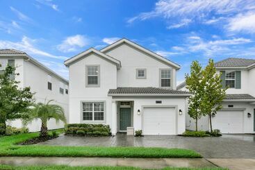 5 Bed 4 Ba Villa With Game Room, Pool & Spa