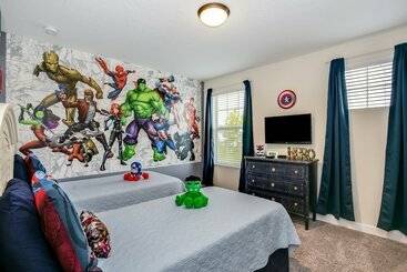 5 Bed 4 Ba Villa With Game Room, Pool & Spa