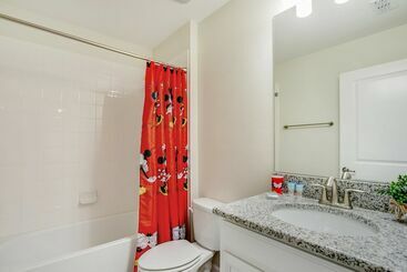 5 Bed 4 Ba Villa With Game Room, Pool & Spa