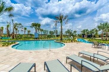 5 Bed 4 Ba Villa With Game Room, Pool & Spa