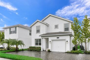 5 Bed 4 Ba Villa With Game Room, Pool & Spa