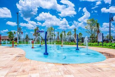 5 Bed 4 Ba Villa With Game Room, Pool & Spa
