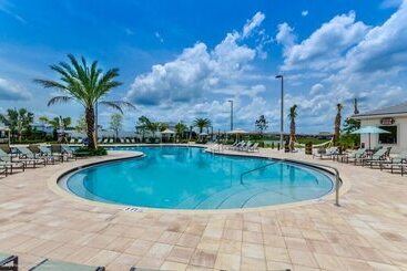 5 Bed 4 Ba Villa With Game Room, Pool & Spa
