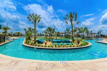 5 Bed 4 Ba Villa With Game Room, Pool & Spa