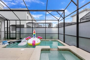 5 Bed 4 Ba Villa With Game Room, Pool & Spa