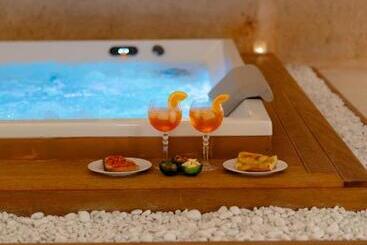 تختخواب و صبحانه Endea Suite Rooms & Lounge Spa