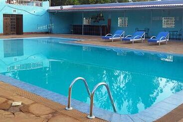 تختخواب و صبحانه Le Voyage Resort