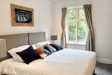 Bookeduk   Large Cosy Cottage