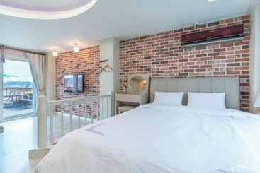 Buan Flaura Pension