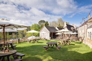 مسافرخانه The Royal Oak Tetbury