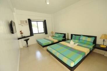 בית מלון כפרי Coralview Beach Resort