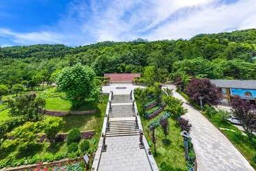 Отель Holiday Inn Resort Mengding Mountain By Ihg
