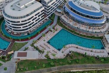هتل Liu Resorts