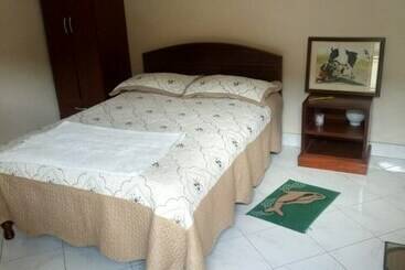 هتل Paramount Guest House