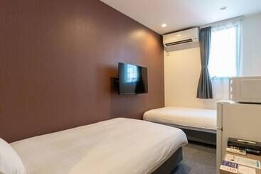 هتل R9 The Yard Oyama Tenjin