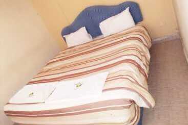 هتل Spanish Lodge