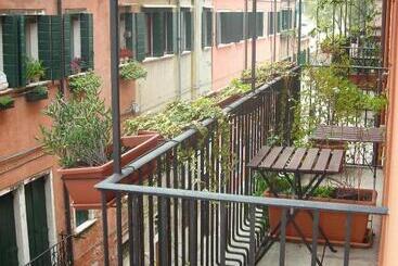 پانسیون Guesthouse Alloggi Agli Artisti