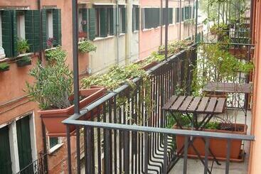 پانسیون Guesthouse Alloggi Agli Artisti