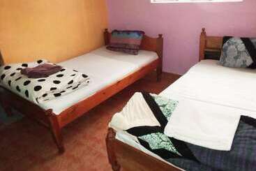 پانسیون Riverside Tourism Guest House