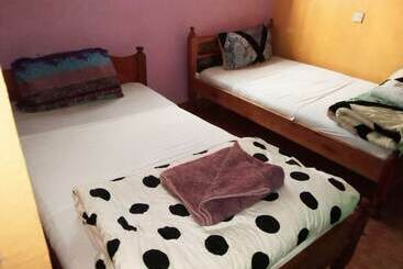 پانسیون Riverside Tourism Guest House