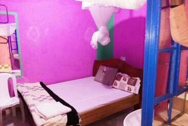 پانسیون Riverside Tourism Guest House