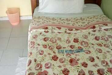 پانسیون Rose Wood Lodge