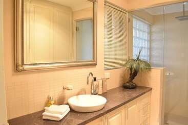 Professionally Cleaned 2bdr Villa, Great Location
