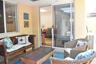Professionally Cleaned 2bdr Villa, Great Location