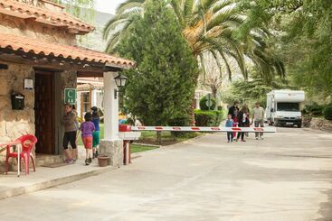 هتل Camping Bungalows Rio Jerte